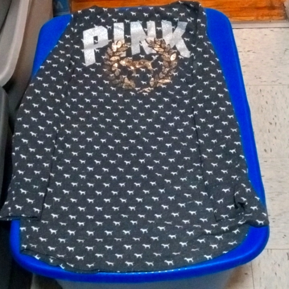 Victoria Secret Pink Bling Pajama Size Small but it can Fit as a Medium